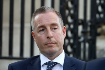 Primer ministro de Irlanda del Norte dimite en plena crisis posbrexit