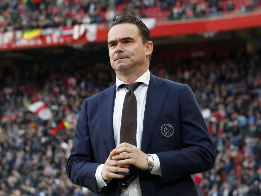 Marc Overmars deja el Ajax por mensajes 