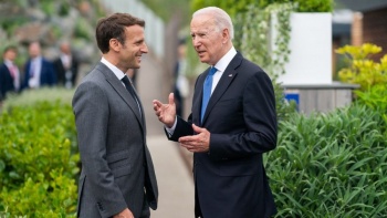 Macron conversa con Biden antes de su encuentro con el l&iacute;der ruso