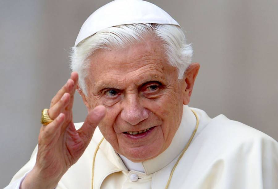 Benedicto XVI pide 