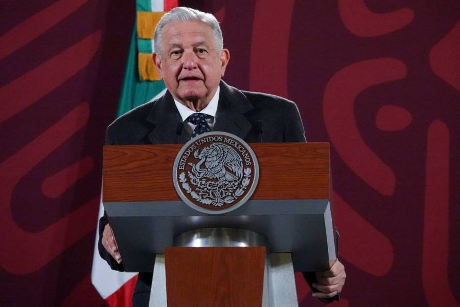 AMLO exhibe error de 