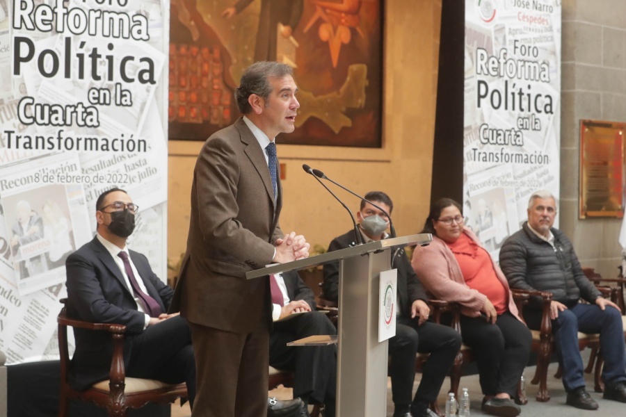 Lorenzo Córdova defiende sistema electoral mexicano