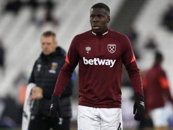 El futbolista Kurt Zouma se disculpa por un v&iacute;deo golpeando a su gato