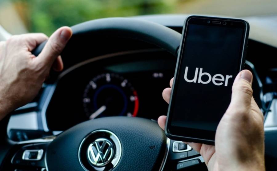 Uber reporta 892 mdd en utilidades trimestrales