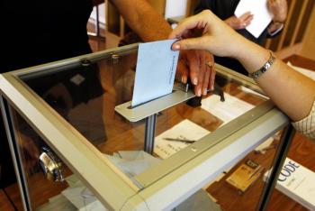 Menos de la mitad de la poblaci&oacute;n mundial vivi&oacute; en democracia en 2021, revelan
