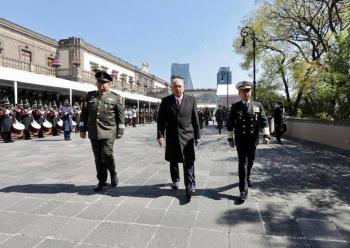 AMLO encabeza ceremonia de aniversario de la Marcha de la Lealtad