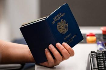 Francia podr&iacute;a poner fin a pasaporte de vacunaci&oacute;n para abril