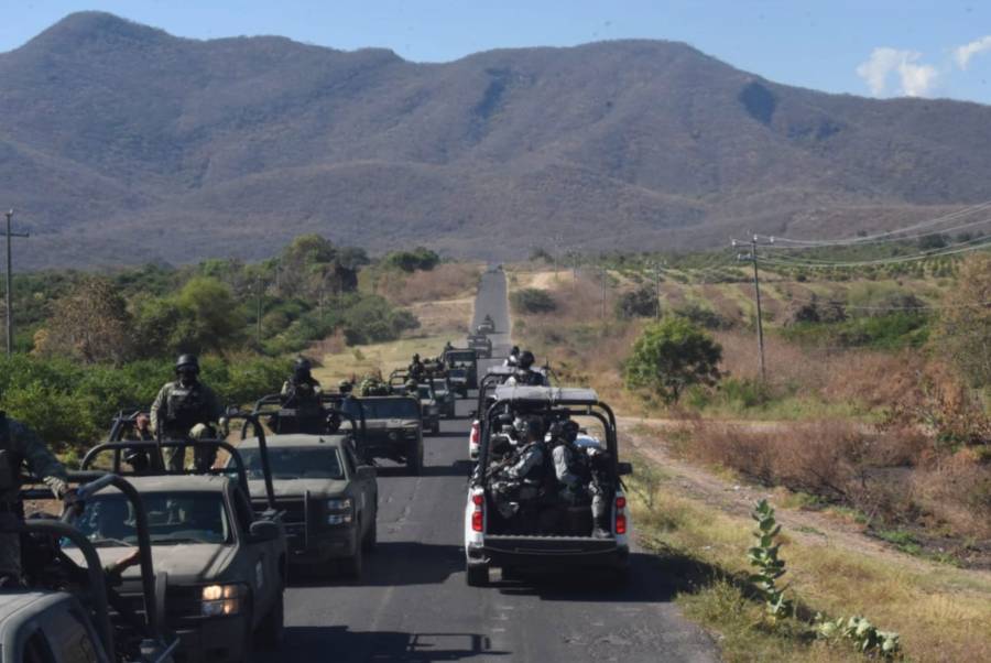 Decomisa Ejército arsenal del CJNG en Aguililla