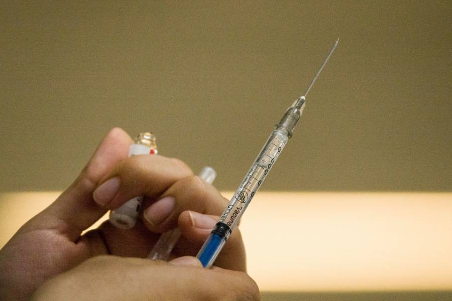 CDMX | Millennials recibirán refuerzo anticovid de AstraZeneca o Sputnik V