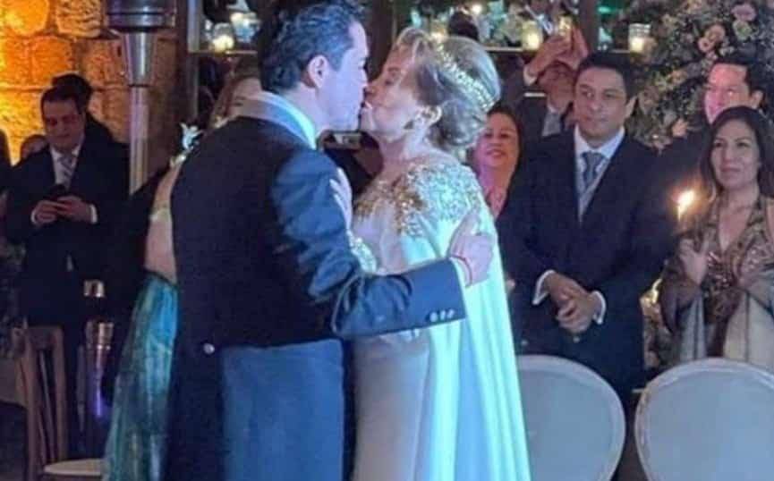 ¡Sí se pudo!, coreareon los invitados a la boda de Elba Esther Gordillo