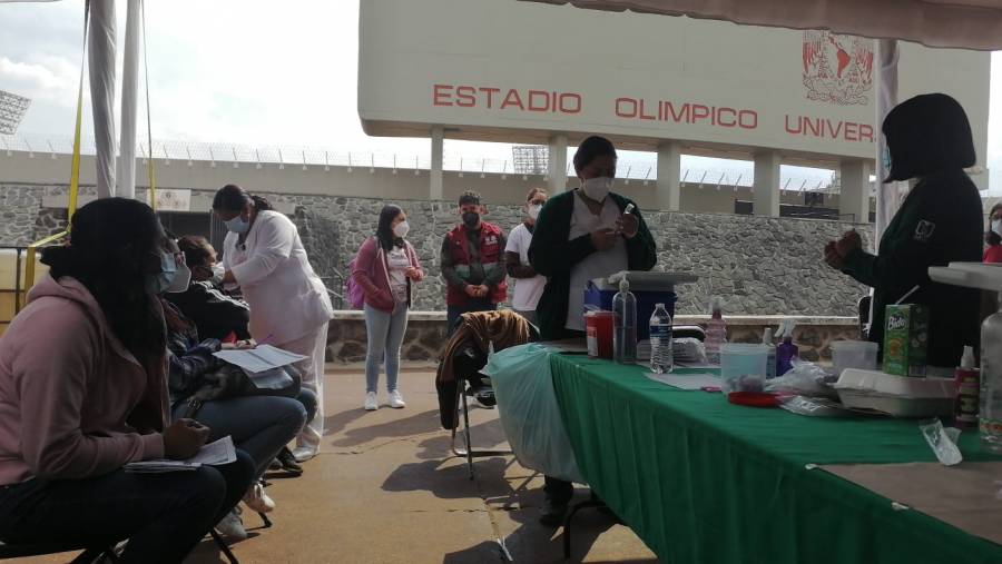 Vacunaci&oacute;n de refuerzo en San Valent&iacute;n para treinta&ntilde;eros en Estadio Ol&iacute;mpico Universitario