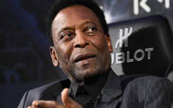 Pel&eacute; ingresa nuevamente al hospital para continuar tratamiento