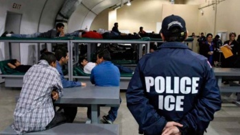 Denuncian falta de protecci&oacute;n anticovid en centro de detenci&oacute;n de migrantes en Colorado