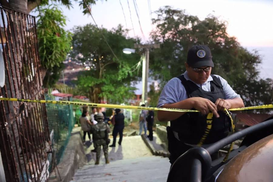 Tras asesinato, hallan cuerpos en fosa clandestina en Nuevo León