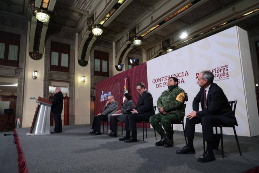 AMLO exhibe carta en la que pide al INAI informar ingresos de Loret de Mola