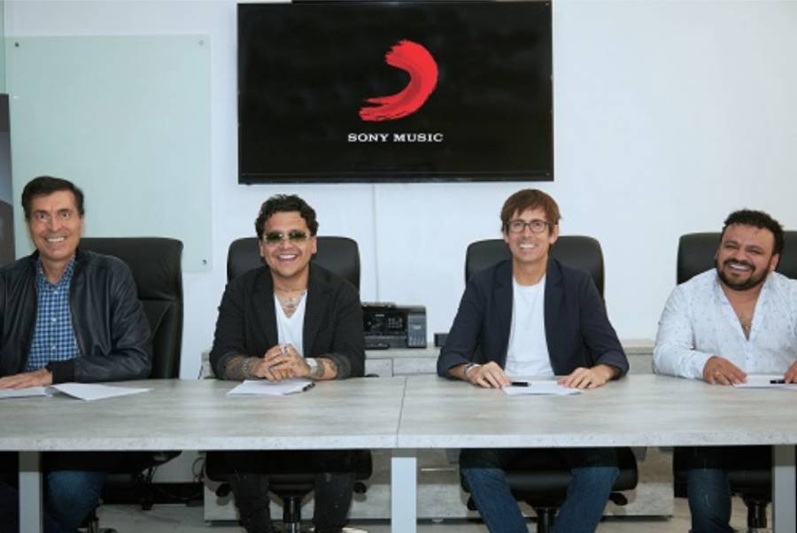 Christian Nodal firma con la disquera Sony Music