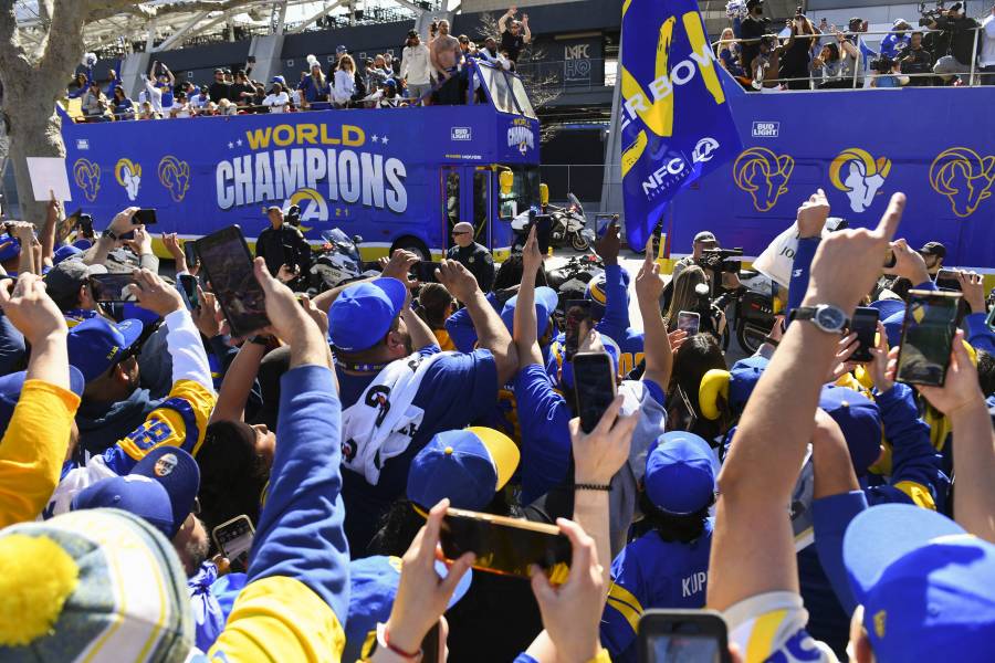 Rams celebran triunfo en el Super Bowl con desfile en Los Ángeles