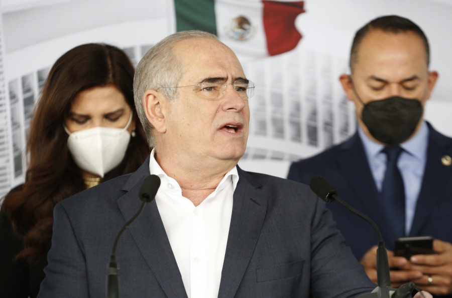 Senadores panistas reconocen al INE e Inai por defender la Constitución