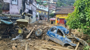 En Petr&oacute;polis se rebasa el centenar de muertos por deslaves