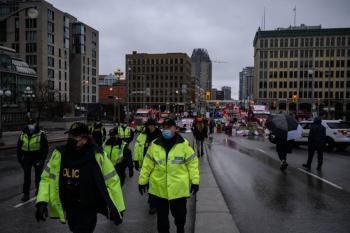 La polic&iacute;a de Canad&aacute; se despliega en las calles de Ottawa