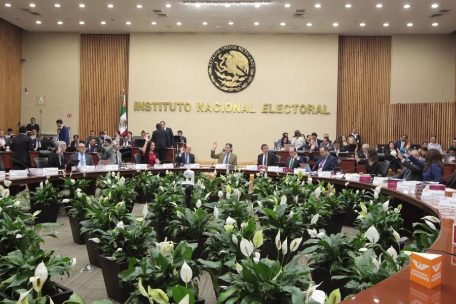 MC acusa a Gobernadores y Senadores de Morena ante INE