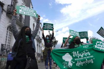 Ecuador da visto bueno al aborto en caso de violaci&oacute;n