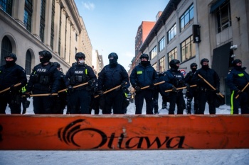 La polic&iacute;a recupera la capital de Canad&aacute; tras acabar con asedio de camioneros