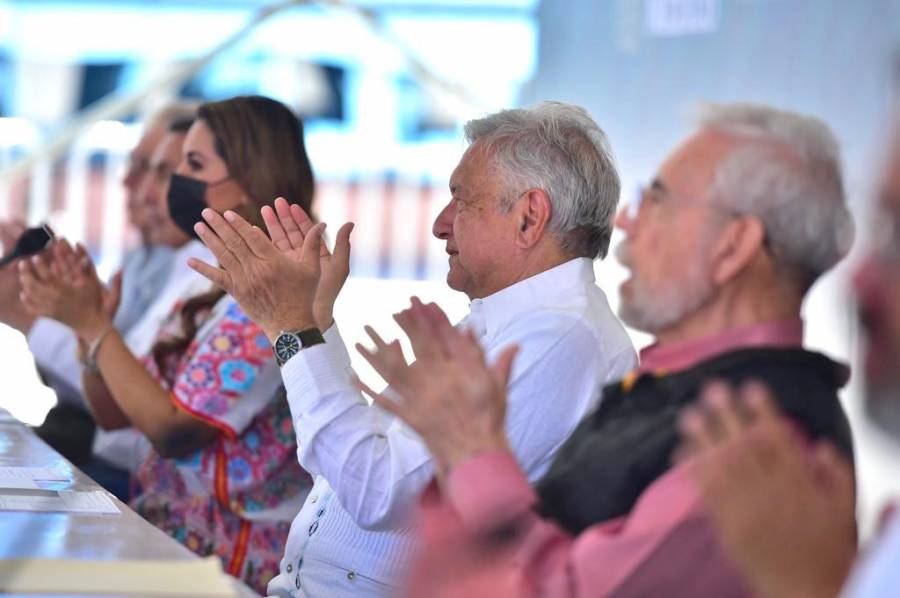 Anuncia AMLO 200 kms de obras viales en La Montaña de Guerrero