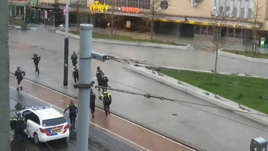 Hombre armado toma rehenes en una Apple Store de Ámsterdam