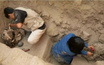 Arqueólogos presentan momias precolombinas de niños sacrificados en Perú