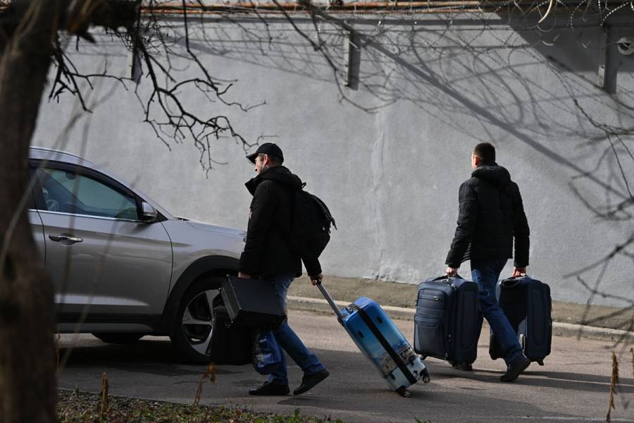 Rusia comienza a evacuar a su personal diplomático de Ucrania