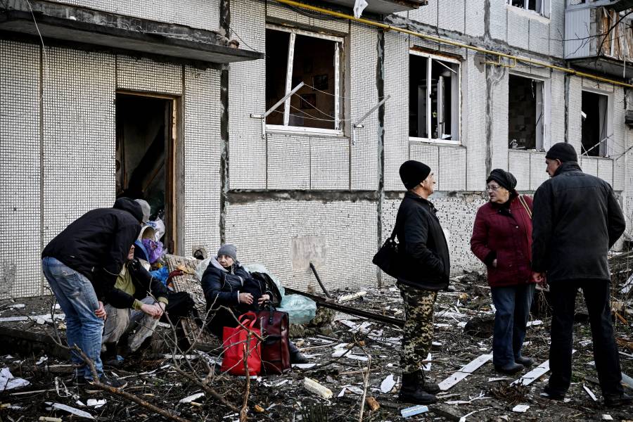 Invasión de Rusia en Ucrania: bombardeos, sanciones y civiles huyendo