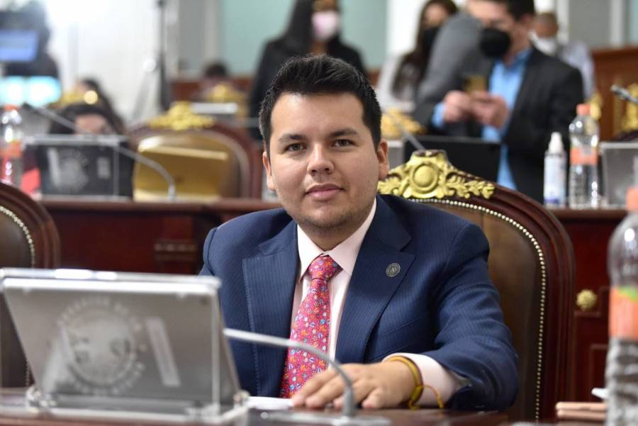 Raúl Torres, diputado migrante, pide a SRE rescatar a mexicanos en Ucrania