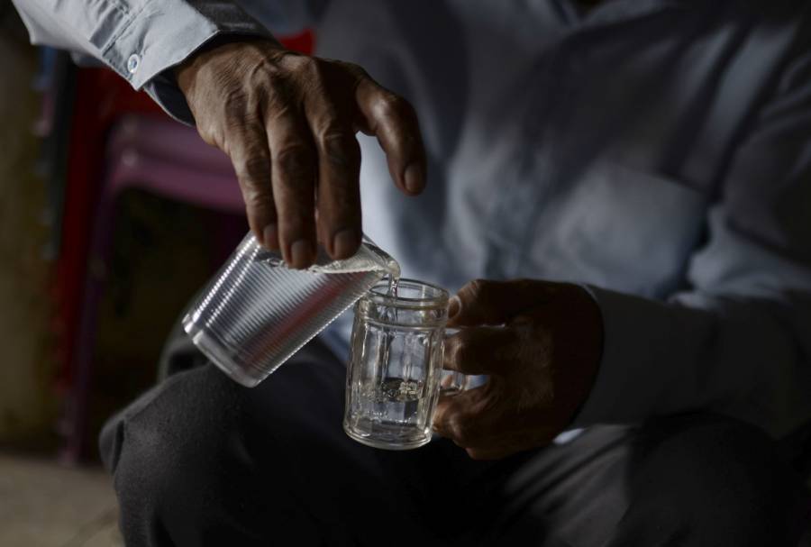Profeco retirar&aacute; del mercado marcas de mezcal