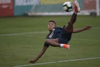Suspendido el f&uacute;tbol en Ucrania