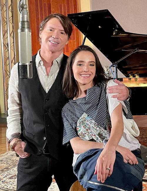 Arthur Hanlon y Evaluna Montaner reversionan el tema “Unforgettable”