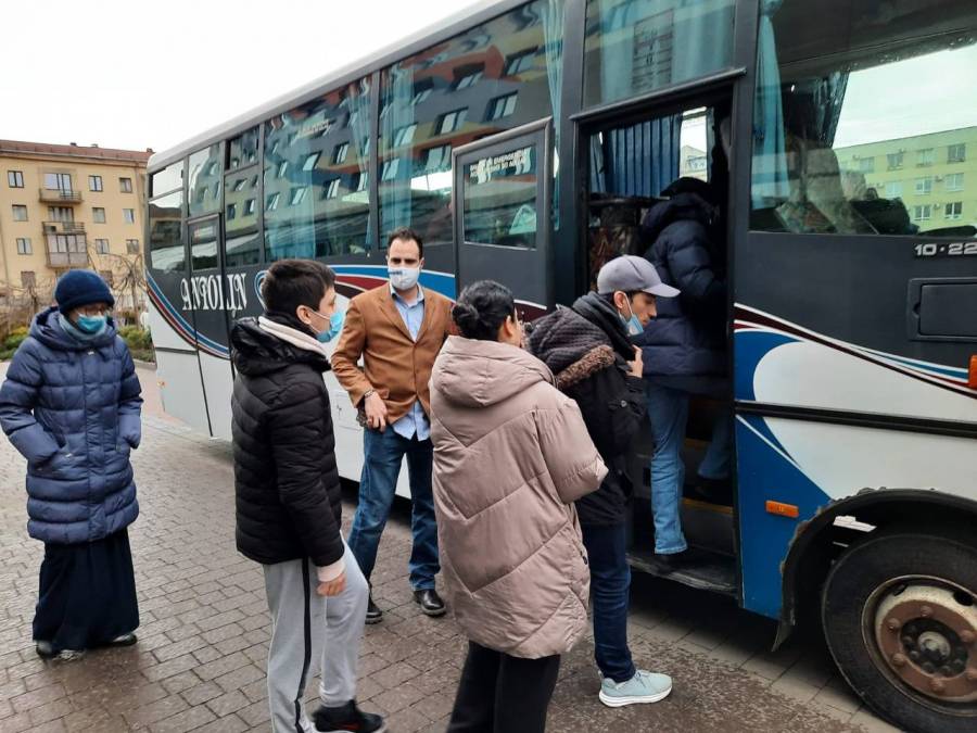 Embajada de México en Kiev trasladará a 32 mexicanos al suroeste de Ucrania: Marcelo Ebrard