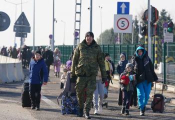 Polonia afirma que 115 mil ucranianos llegaron a su territorio desde el ataque ruso