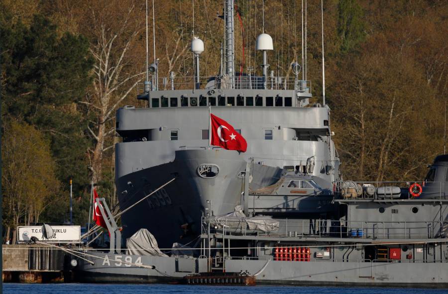 Turquía amaga con bloquear paso de buques rusos y ucranianos