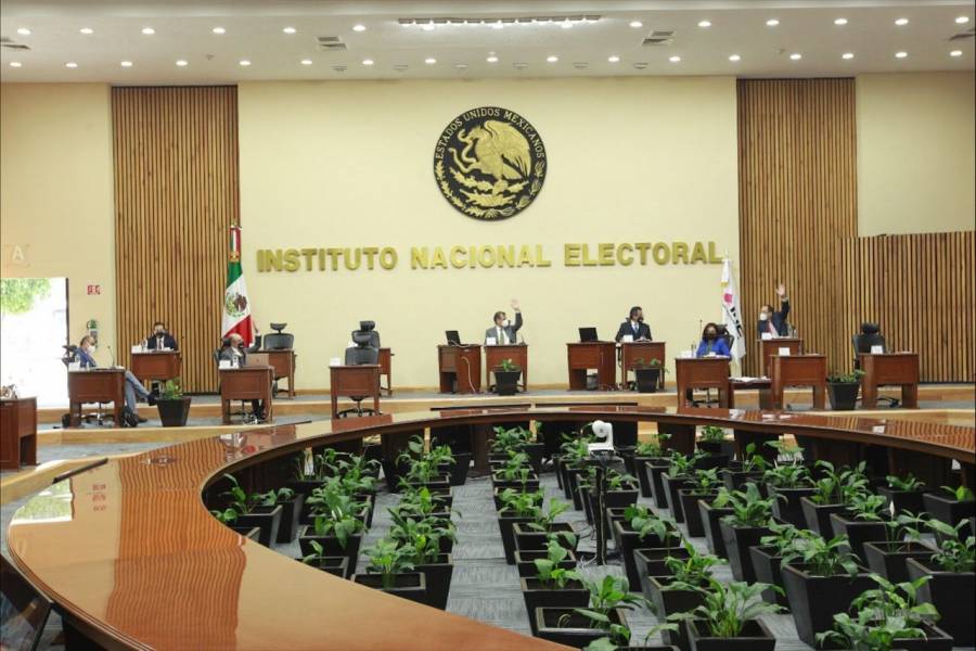 INE multa con 689 mdp a partidos por irregularidades en manejo de recursos durante 2020