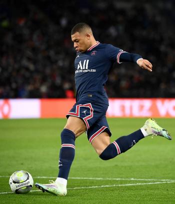 Mbapp&eacute; se acerca a Ben Yedder en tabla de goleadores