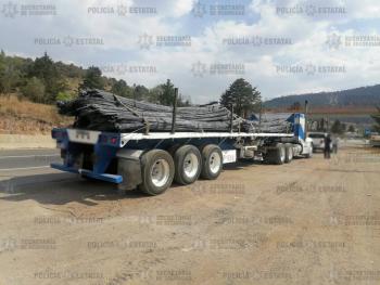 Hallan tractocami&oacute;n robado con 800 mil pesos en material de construcci&oacute;n