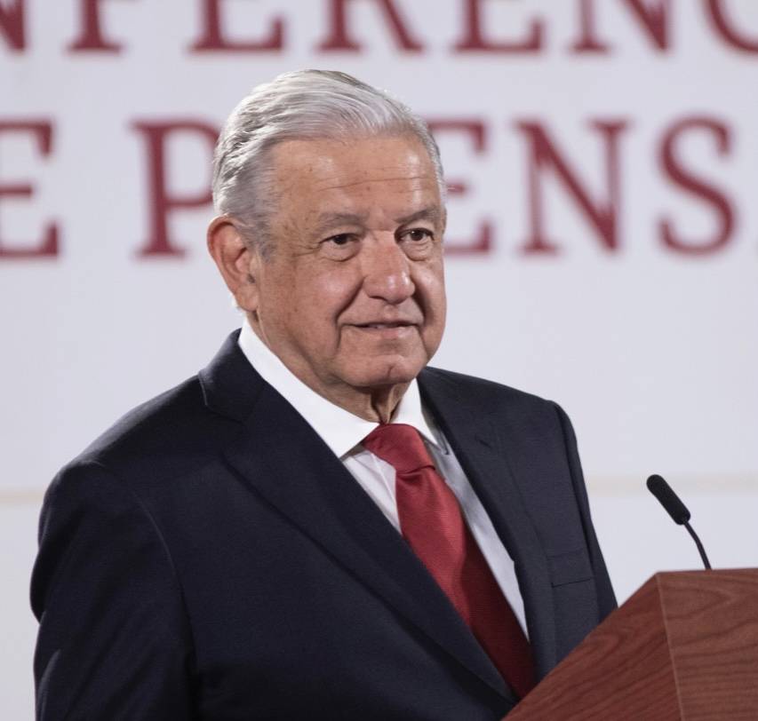 AMLO asegura que enfrenta grupos reaccionarios que desinforman