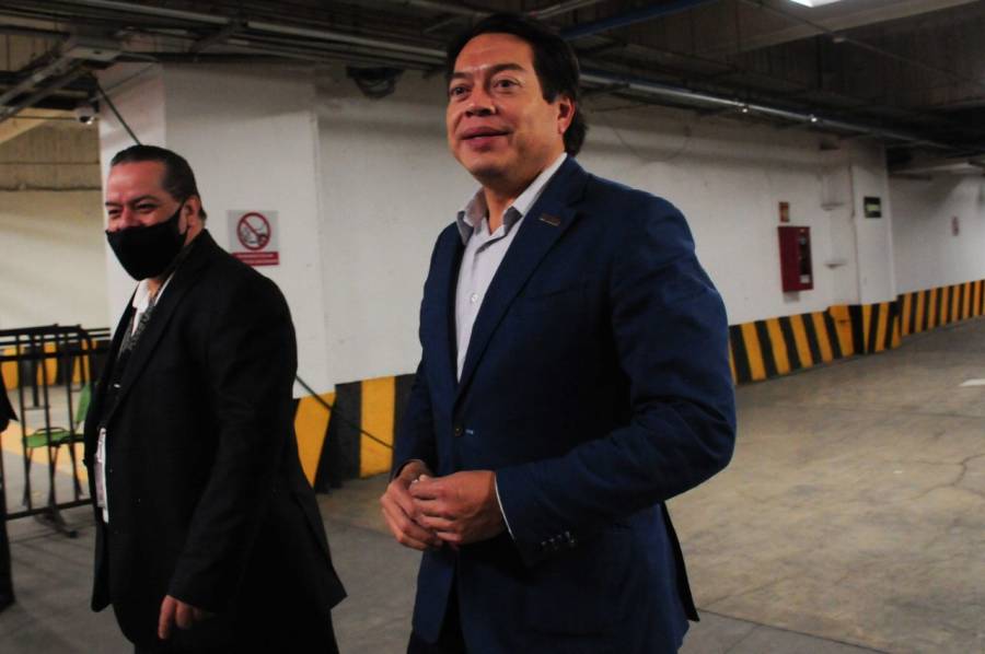 AMLO se reúne con líderes de Morena