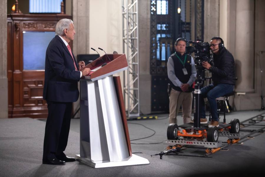 Se debe poner por encima las libertades, y el respeto a la autoridad se gana, dice AMLO