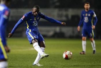 En el d&iacute;a de su venta, Chelsea sobrevive en la FA Cup; Liverpool tambi&eacute;n gana