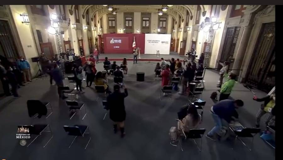 “Siéntense, quédense sentados”, orden dada a reporteros en mañanera ante alerta sísmica