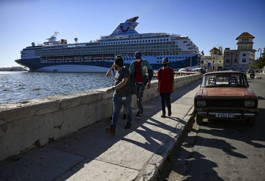 Más de 5 mil 500 turistas rusos en Cuba regresan a su país