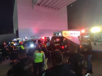 Violenta tarde en el estadio Corregidora; decenas de heridos en ri&ntilde;a