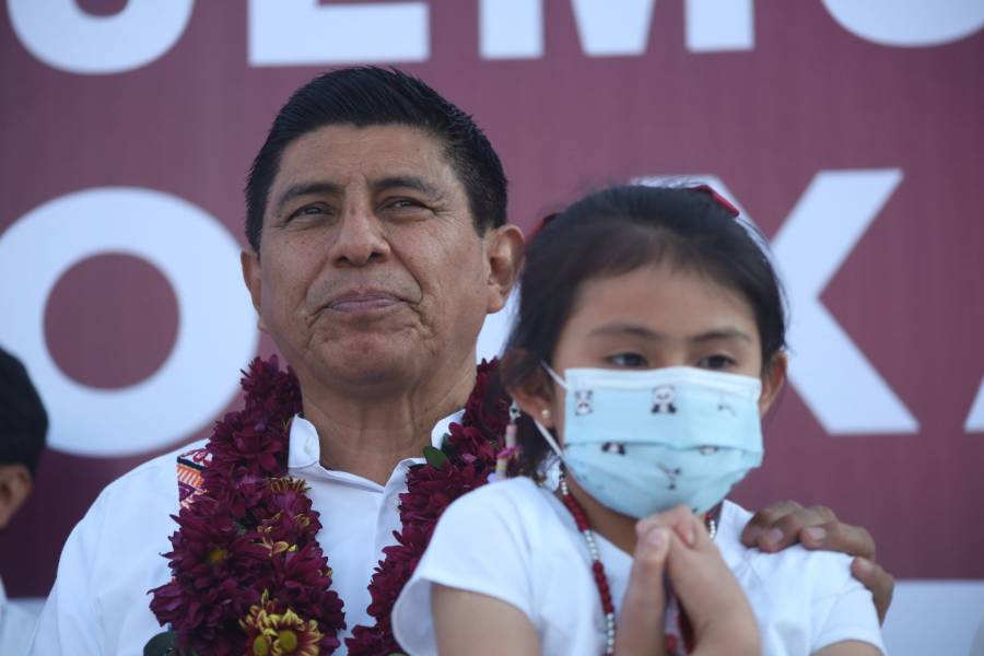 Salomón Jara se registra como candidato de Morena a la gubernatura de Oaxaca
